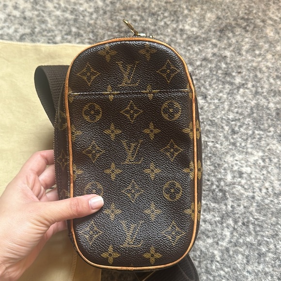 Louis Vuitton Bum Bag - Picture 2 of 13